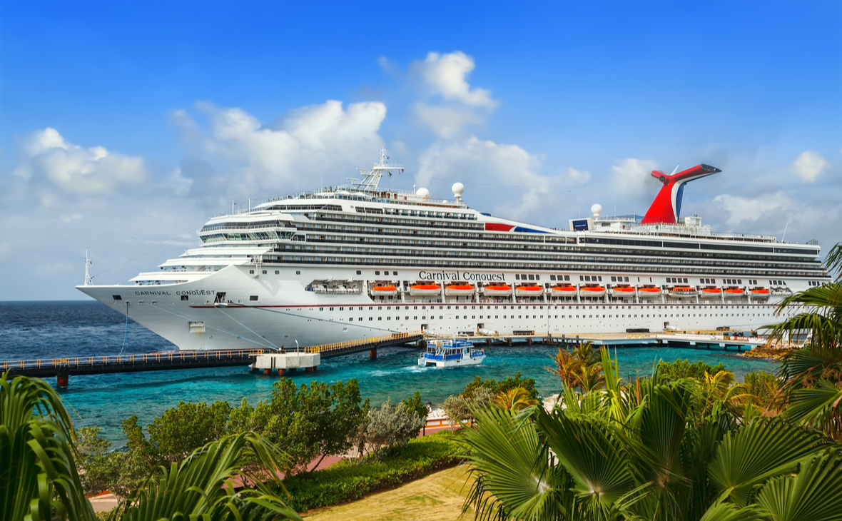Круизный лайнер Carnival Conquest 