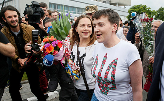 Украинская военнослужащая Надежда Савченко в киевском аэропорту Борисполь, 25 мая 2016 года
