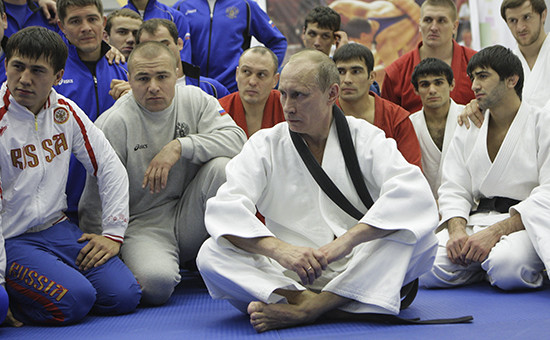 В декабре 2010 года Владимир Путин посетил физкультурно-оздоровительный центр в Санкт-Петербурге, где принял участие в тренировке по дзюдо