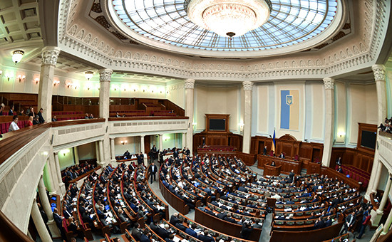 Депутаты на заседании Верховной рады Украины в Киеве