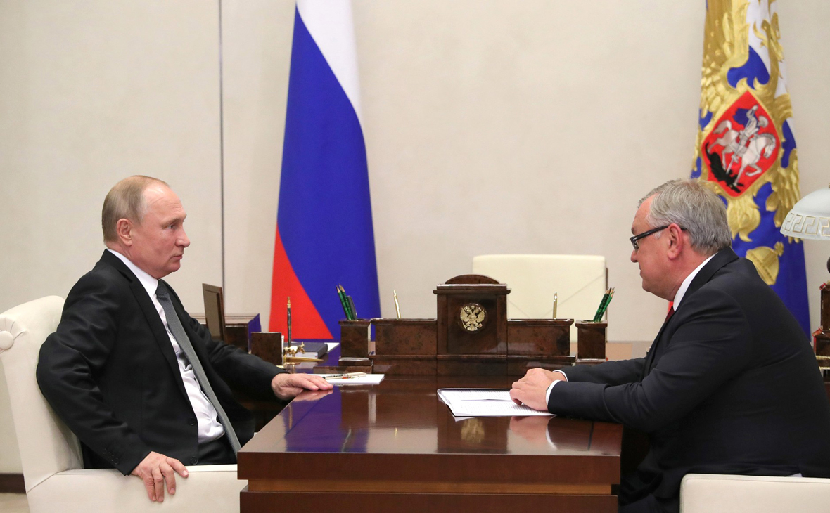 Владимир Путин (слева) и Андрей Костин