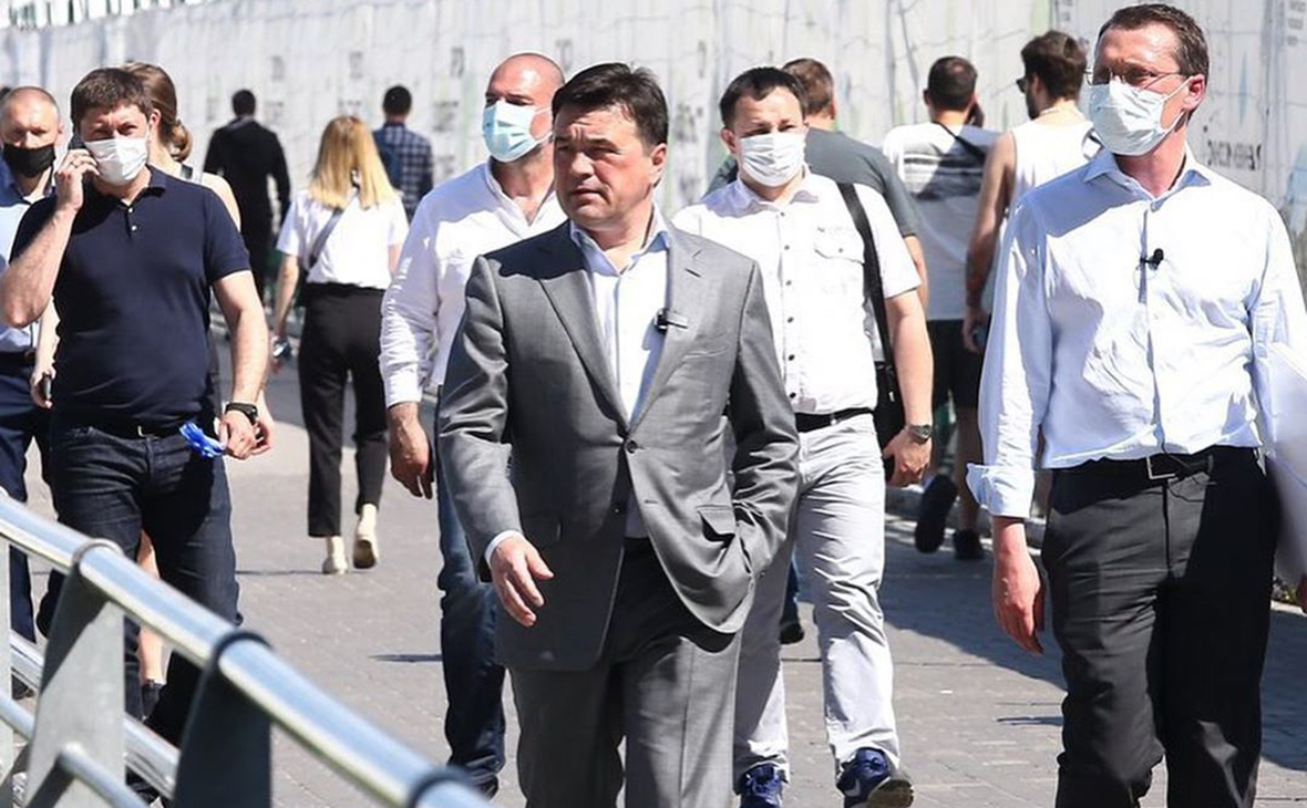 Андрей Воробьев (в центре)