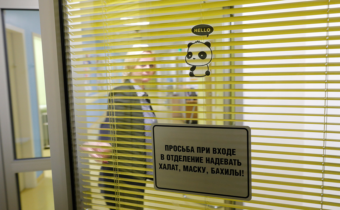 Вход в приемное отделение перинатального медицинского центра «Мать и дитя» Марка Курцера на Севастопольском проспекте