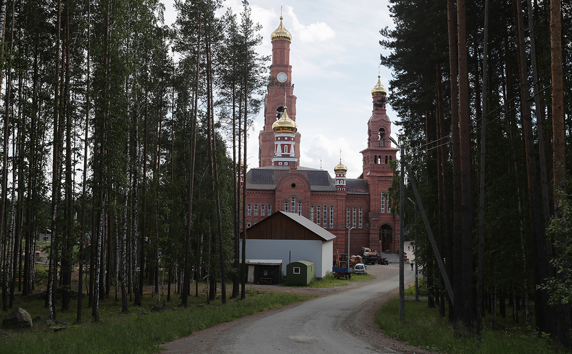 Среднеуральский женский монастырь. Среднеуральский монастырь. Среднеуральский монастырь храм. Среднеуральский женский монастырь в Свердловской области. Среднеуральский женский монастырь фотографии.