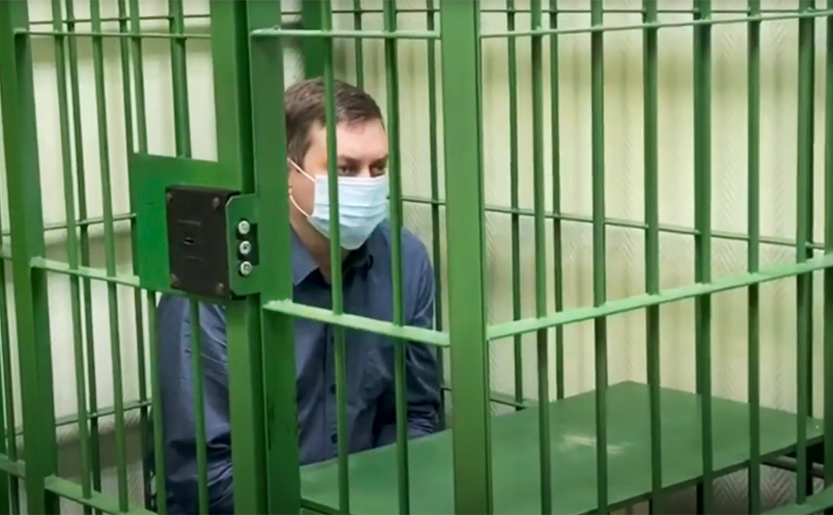 Начальник котлотурбинного цеха ТЭЦ-3 АО «НТЭК» Вячеслав Старостин во время допроса сотрудниками СК РФ