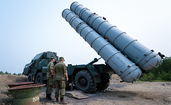 Зенитчики Центрального военного округа во время боевых стрельб из зенитно-ракетных комплексов С-300 соединения противовоздушной обороны (ПВО) на полигоне Телемба