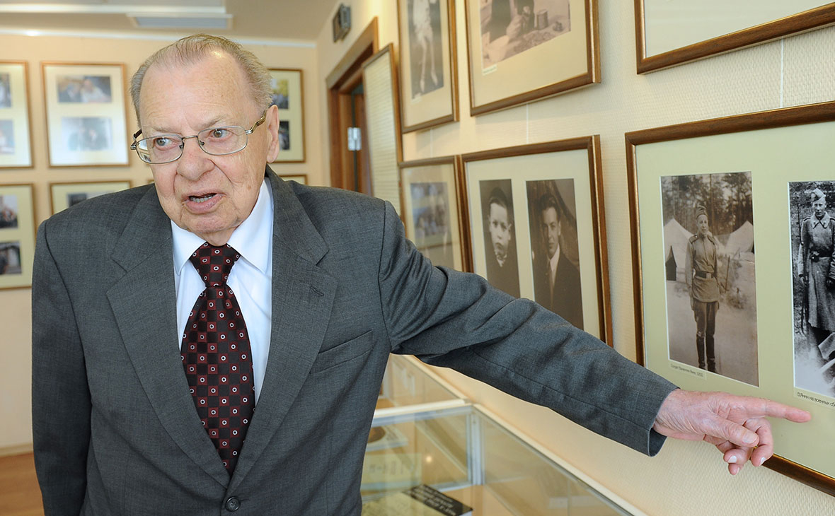 Валентин Янин