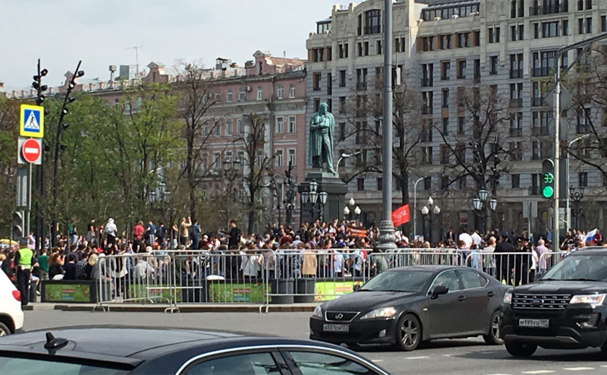 Сторонники Навального проводят акцию в Москве