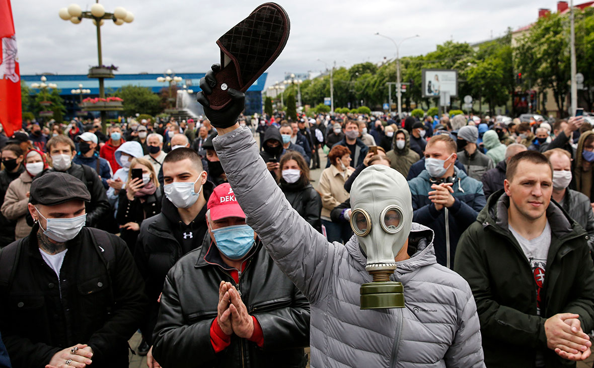 Митинг и сбор подписей в поддержку оппозиционных кандидатов в президенты Белоруссии в Минске