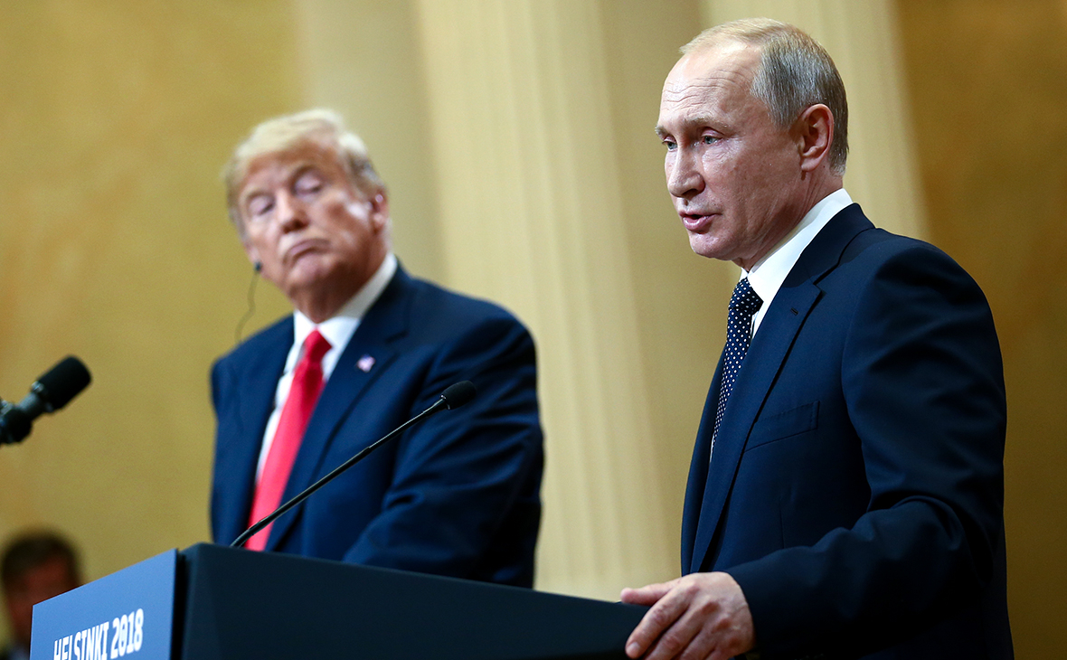 Дональд Трамп и Владимир Путин во время встречи в Хельсинки