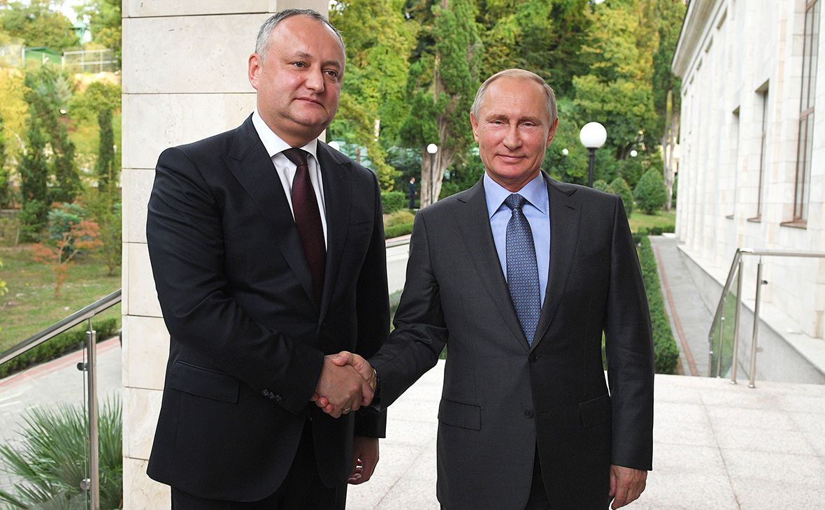 Владимир Путин (справа) и Игорь Додон