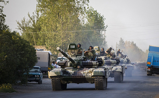 Танковая колонна армии Азербайджана у границ Нагорного Карабаха. Фото 2014 года