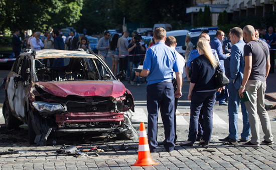 На месте взрыва автомобиля, за рулем которого находился Павел Шеремет. 20 июля 2016 года