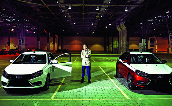 Lada Vesta начали разрабатывать в 2012 году, но в производство запустили уже при Бу Андерссоне (на фото)