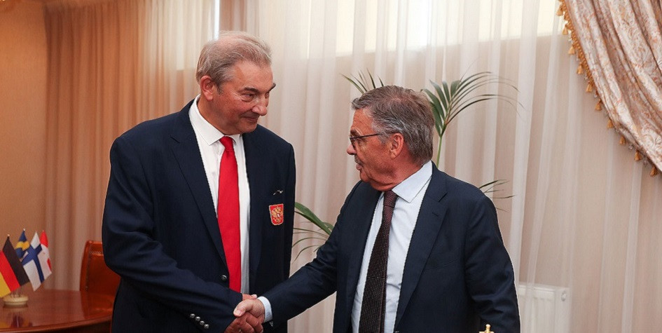 31 августа 2020 года, Москва. Президент ФХР Владислав Третьяк и глава IIHF Рене Фазель