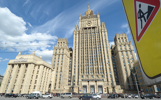 Вид на здание Министерства иностранных дел РФ (МИД) на Смоленской площади