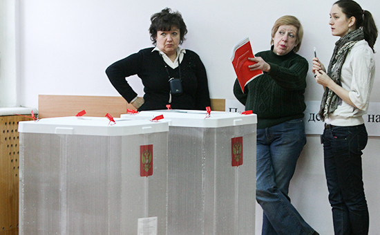 Наблюдатели на избирательном участке в Москве, 2012 год


