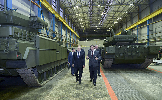 Президент России Владимир Путин на НПК «Уралвагонзавод». 25 ноября 2015 года
