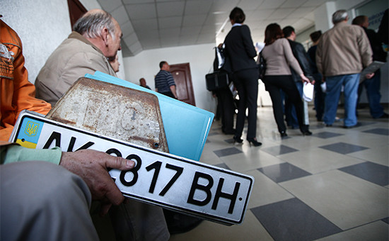 Выдача российских автомобильных номеров в Крыму. Апрель 2014 года