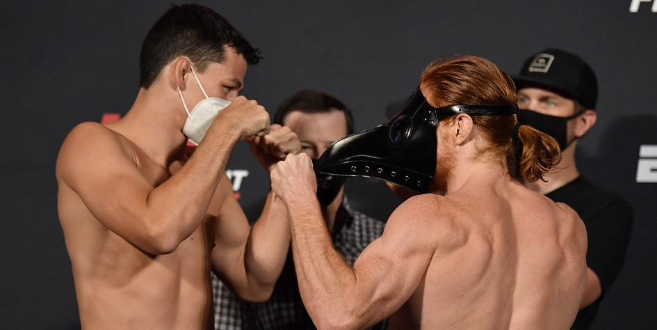 Бойцы UFC Спайк Карлайл (справа) и Билли Коранталло