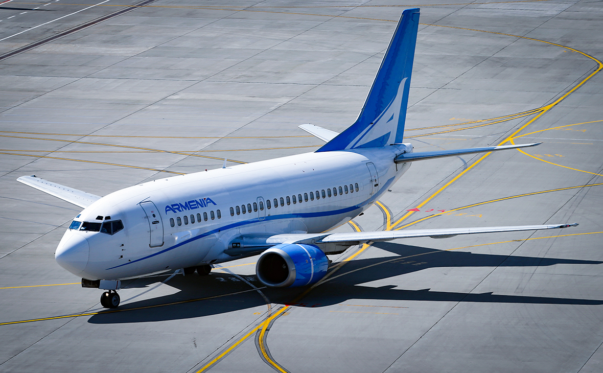 Армения авиаперелет. Авиакомпания Армения Boeing 737. Авиакомпания Армения Boeing 737-500. Boeing 737-500 Аэрофлот Норд. Armenia Aircompany RM 930.