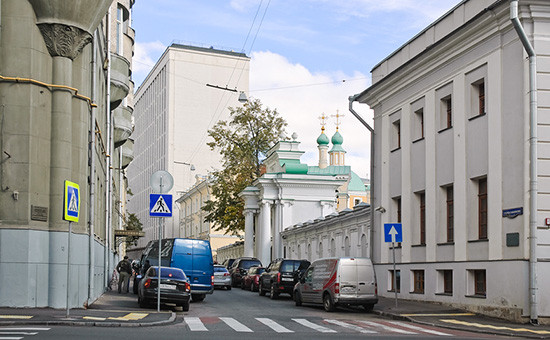 Вид на ​Староваганьковский ​переулок в Москве
