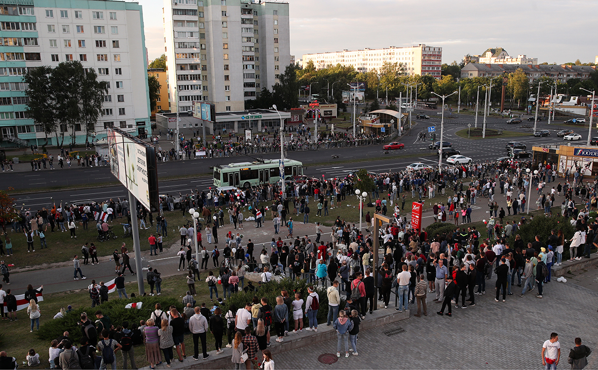 Участники акции в поддержку задержанных и пострадавших во время протестов