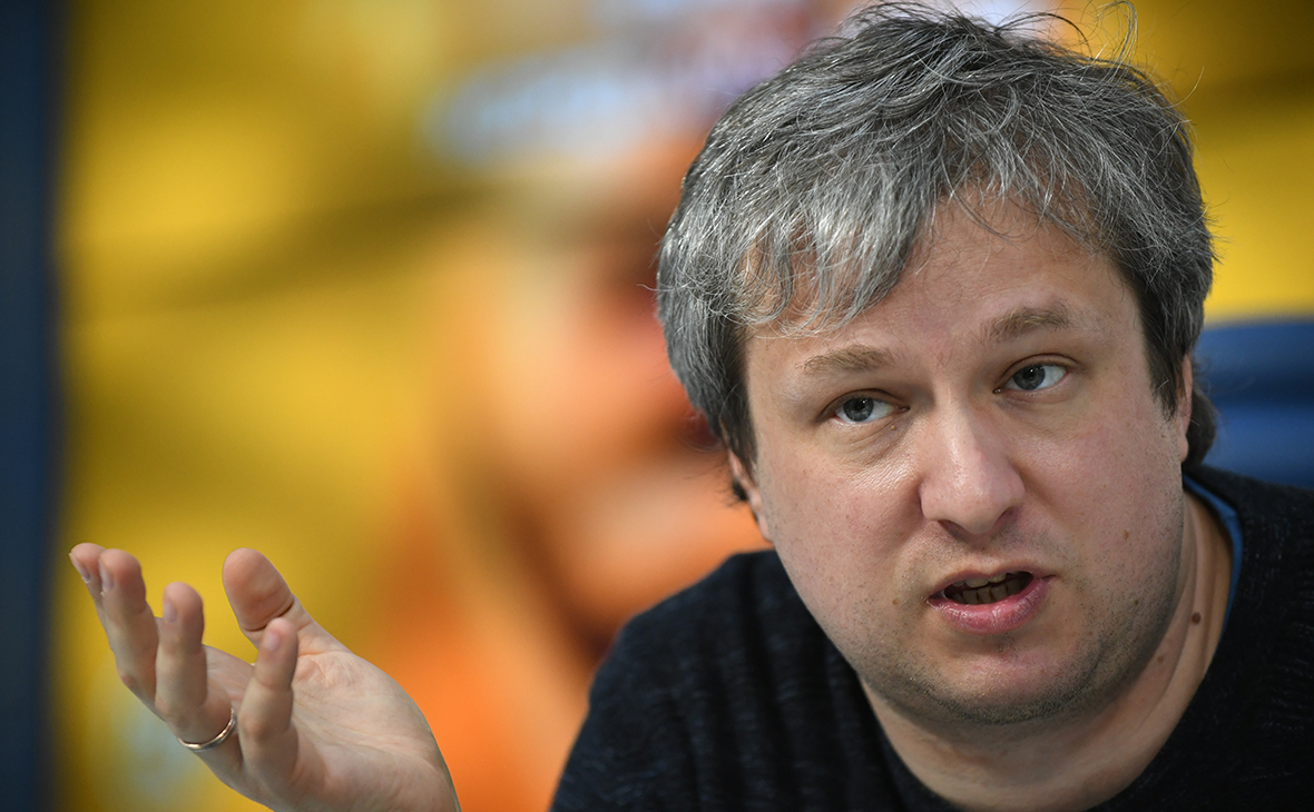 Антон Долин