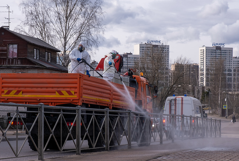 Дезинфекция улиц в Мурино во время эпидемии коронавирусной инфекции COVID-19