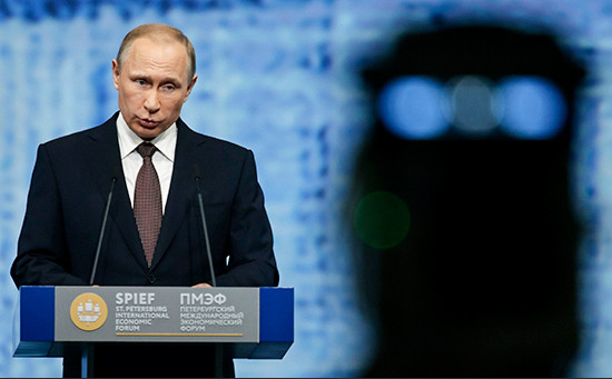 Президент России Владимир Путин на Петербургском международном экономическом форуме