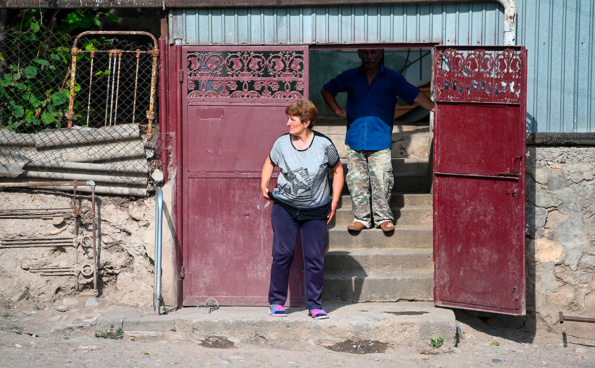 Жители села Айгепар, пострадавшего в результате обстрела на армяно-азербайджанской границе в Армении