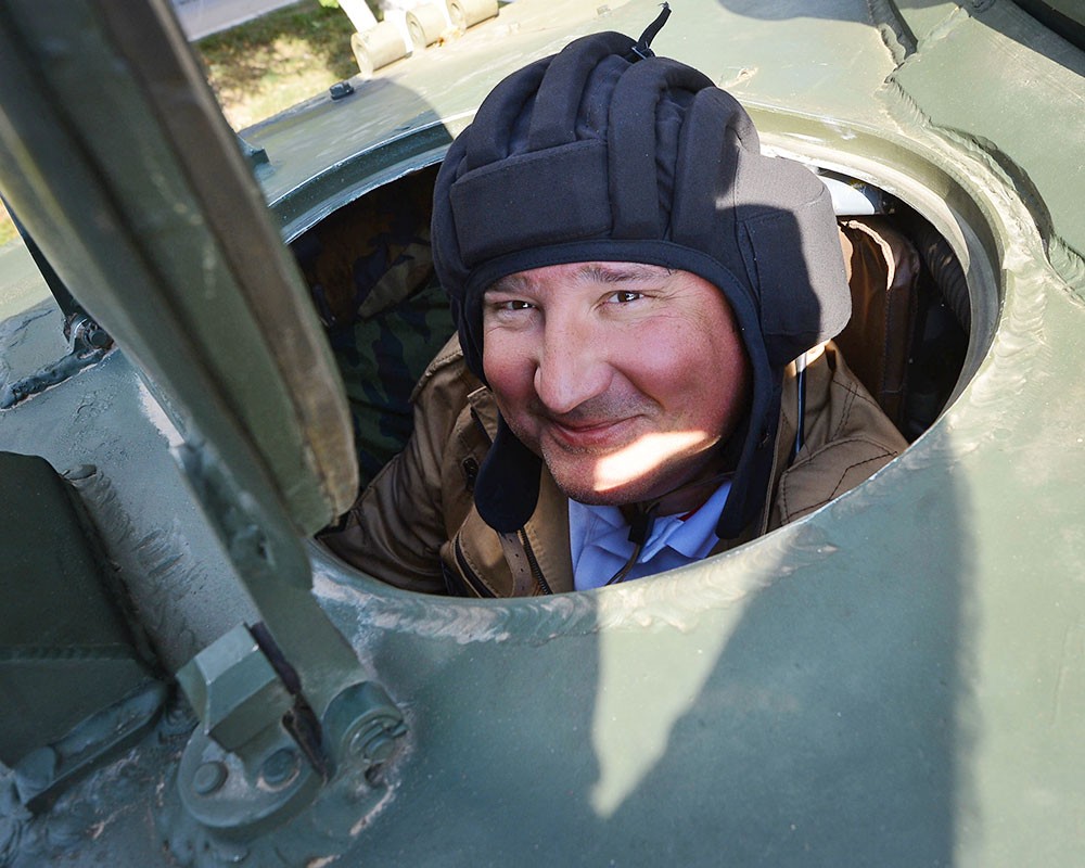 Заместитель председателя правительства РФ Дмитрий Рогозин на выставке вооружений