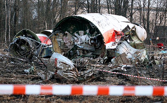 Обломки самолета Ту-154, упавшего в районе Смоленска. 10 апреля 2010 года