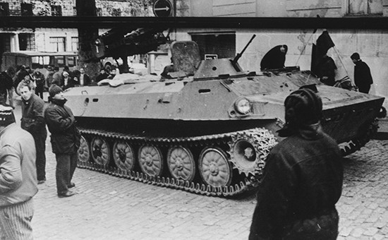 Военная техника у Дома правительства в Тбилиси. 22 декабря 1991 года