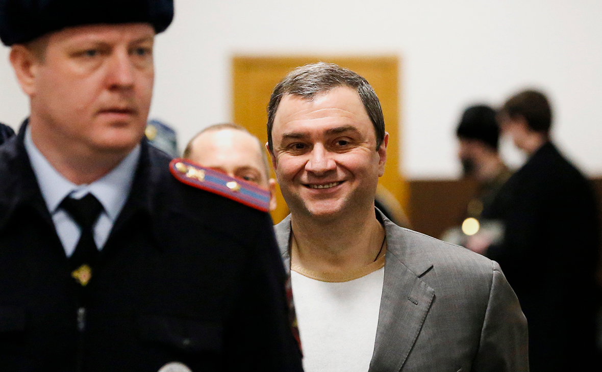 Григорий Пирумов (справа)