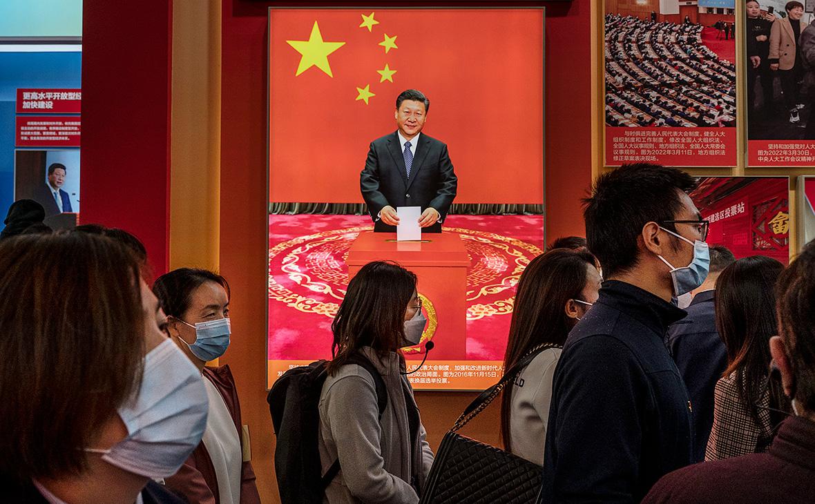 Фотография Си Цзиньпина на выставке «Движение вперед в новую эру» в рамках предстоящего XX съезда партии (Пекин, Китай)