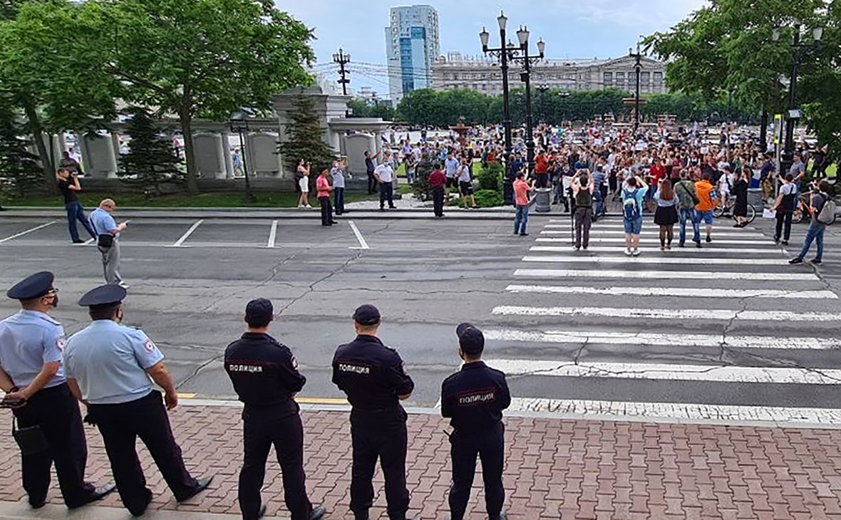 Участники митинга в поддержку губернатора Хабаровского края Сергея Фургала