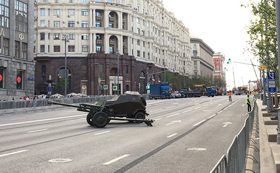 Москва, Тверская улица. Подготовка ко Дню России. 11 июня 2017 года