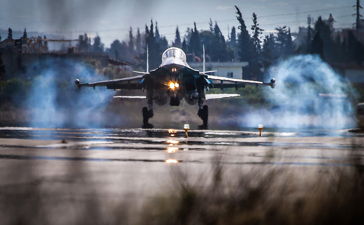Истребитель Су-34 на аэродроме Хмеймим