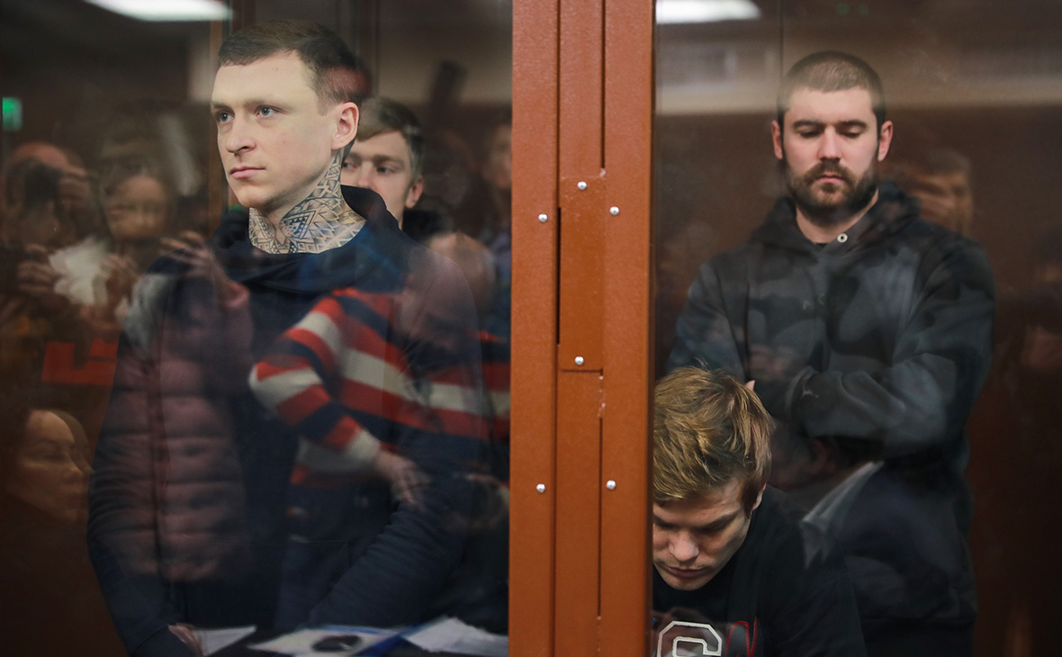 Павел Мамаев и Александр Кокорин (слева направо на переднем плане)