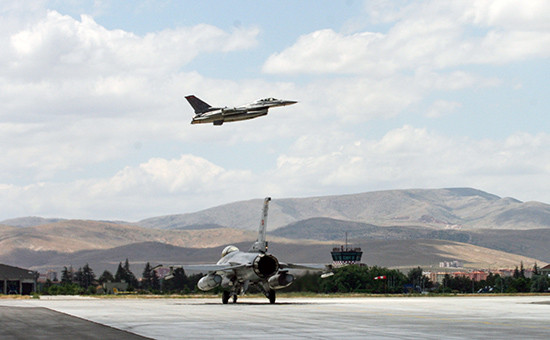 Турецкие истребители F-16. Архивное фото