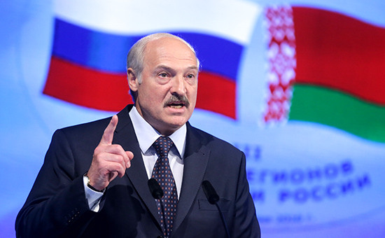 Президент Белоруссии Александр Лукашенко во время пленарного заседания III Форума регионов России и Белоруссии