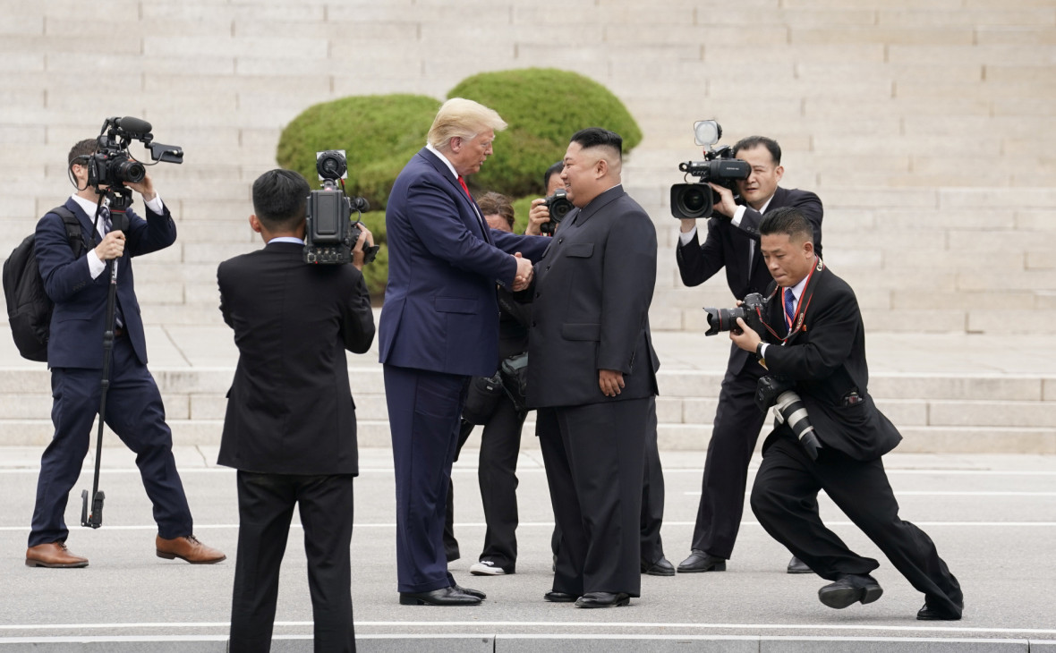 Первый ступивший на землю Северной Кореи президент США: Трамп встретился  с Ким Чен Ыном