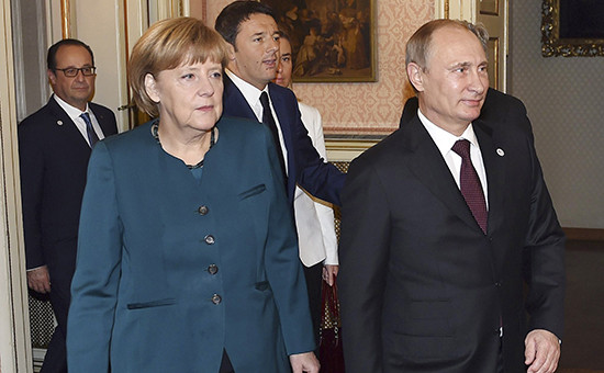 Президент РФ Владимир Путин (справа) и канцлер ФРГ Ангела Меркель на саммите "Европа-Азия" в Милане, октябрь 2014 г.