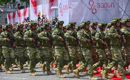 Военнослужащие грузинской армии на праздновании в Тбилиси Дня независимости Грузии. 26 мая 2016 года