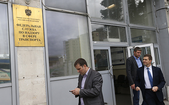 Вход в офис Федеральной службы по надзору в сфере транспорта, где сотрудники Следственного комитета РФ проводили обыски. 28 сентября 2016 года