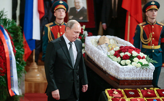Президент России Владимир Путин во время церемонии прощания с Евгением Примаковым