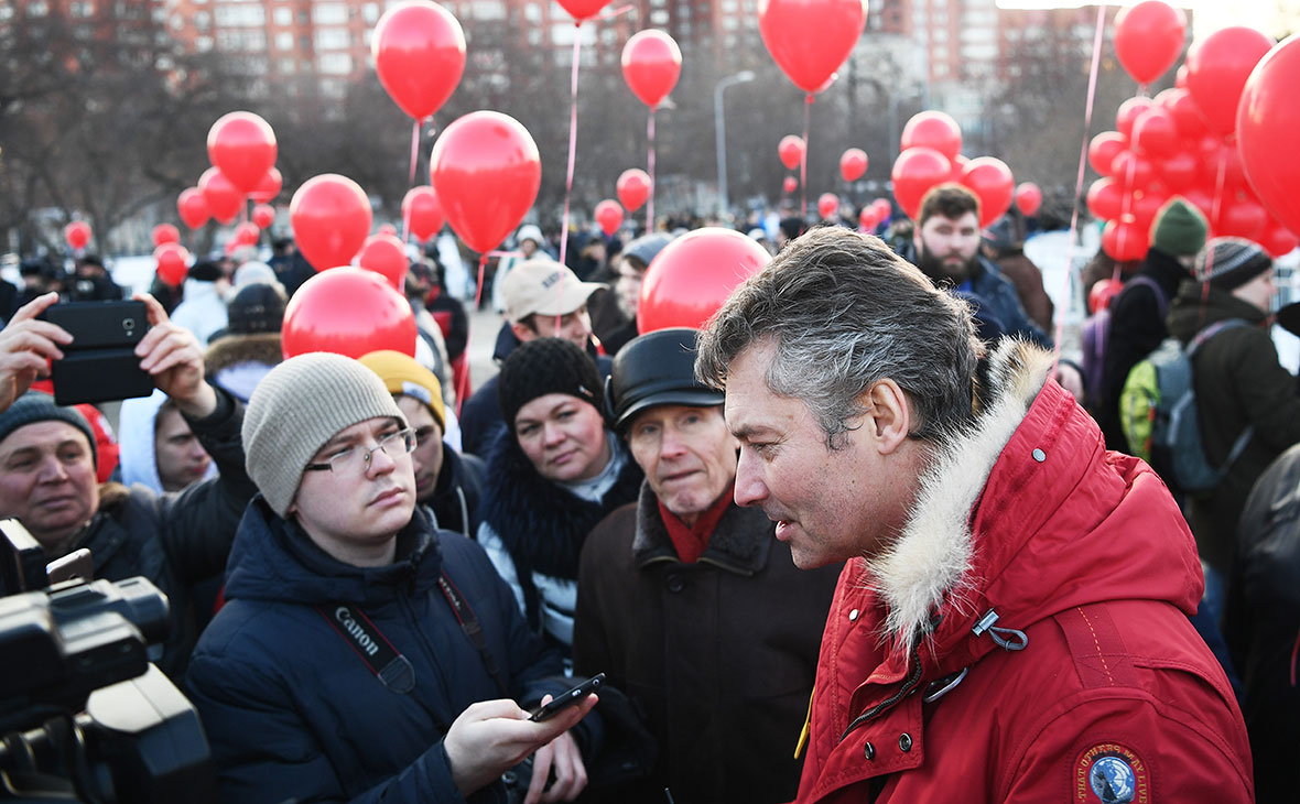 Евгений Ройзман (справа)