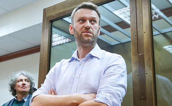 Оппозиционер Алексей Навальный в Мосгорсуде во время рассмотрения жалобы защиты на приговор А.Навальному и его брату О.Навальному по делу «Ив Роше»