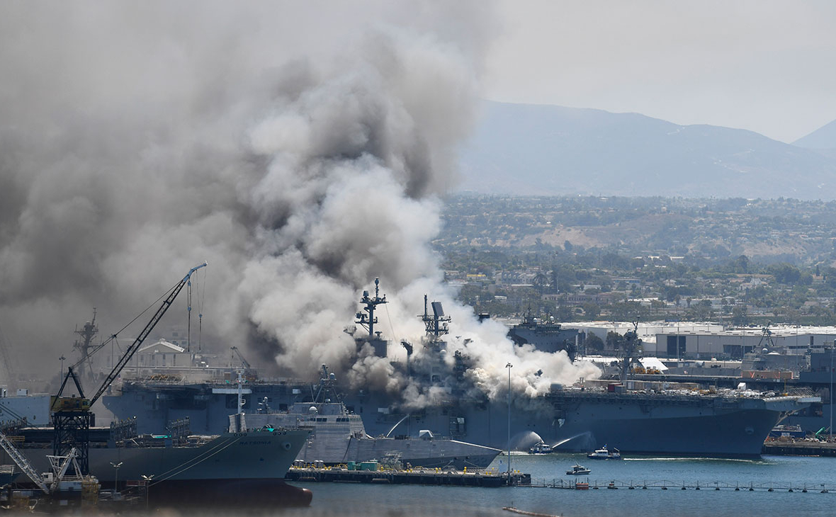 Пожар на корабле USS Bonhomme Richard